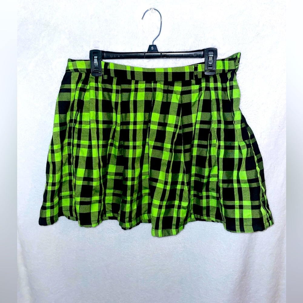 GREEN + BLACK PLAID SKIRT
